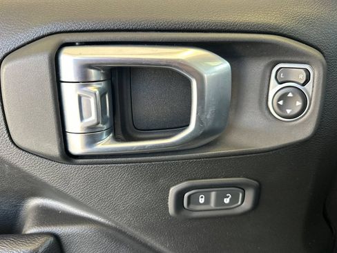 Used 2023 Jeep Wrangler Unlimited Rubicon 4xe AWD/4WD image 11