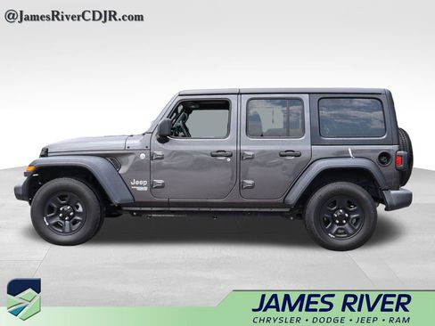 Used 2018 Jeep Wrangler Unlimited Sport AWD/4WD image 2