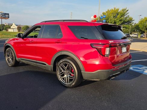 Used 2025 Ford Explorer ST-Line w/ ST-Line Street Pack AWD/4WD image 7
