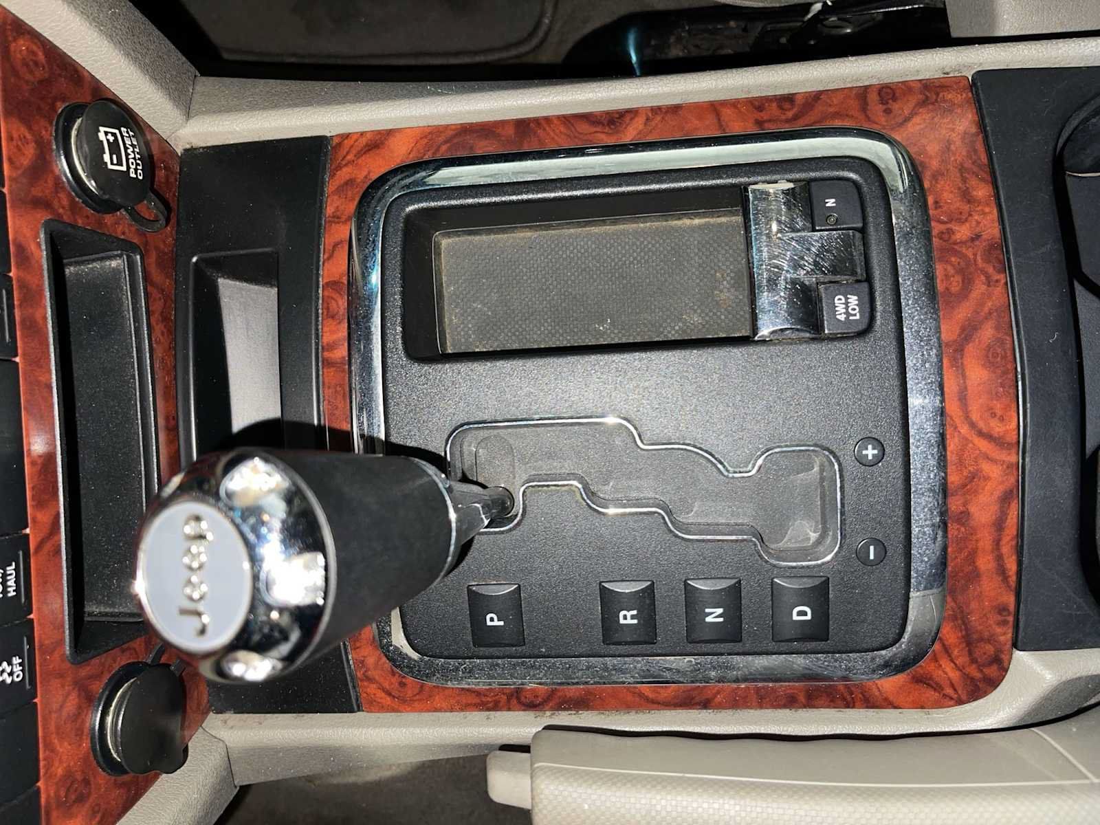 Used 2006 Jeep Commander 4WD image 17