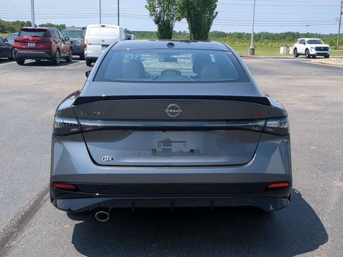 New 2026 Nissan Sentra SR w/ Floor Mat Package FWD image 4