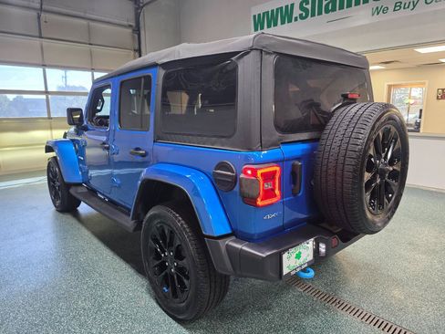 Used 2023 Jeep Wrangler Unlimited Sahara AWD/4WD image 9