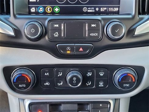 Used 2024 GMC Terrain SLT image 21