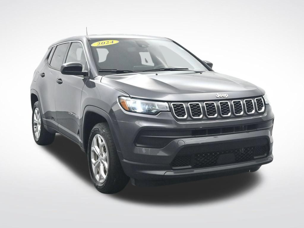 Used 2024 Jeep Compass Sport AWD/4WD image 3