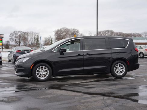 Used 2020 Chrysler Voyager LX FWD image 6