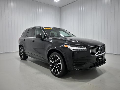 Used 2021 Volvo XC90 T6 Momentum w/ Advanced Package AWD/4WD image 3