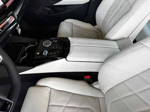 New 2027 BMW 530i xDrive w/ M Sport Package AWD/4WD image 21