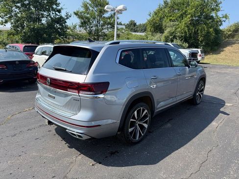 Used 2024 Volkswagen Atlas SEL Premium R-Line AWD/4WD image 3