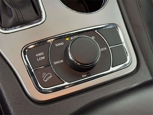 Used 2020 Jeep Grand Cherokee Limited image 31