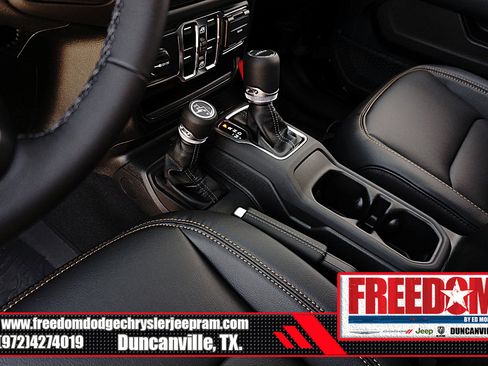 New 2025 Jeep Gladiator Sport image 36