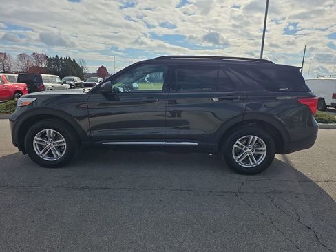 Used 2023 Ford Explorer XLT w/ Equipment Group 202A image 5