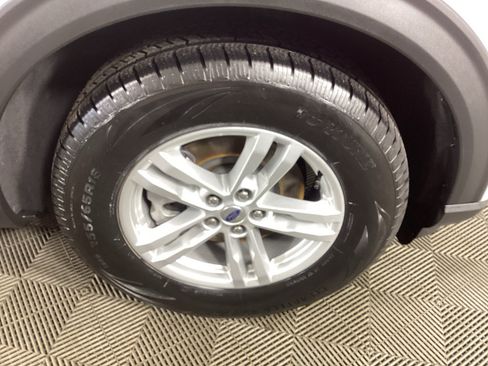 Used 2023 Ford Explorer XLT AWD/4WD image 7