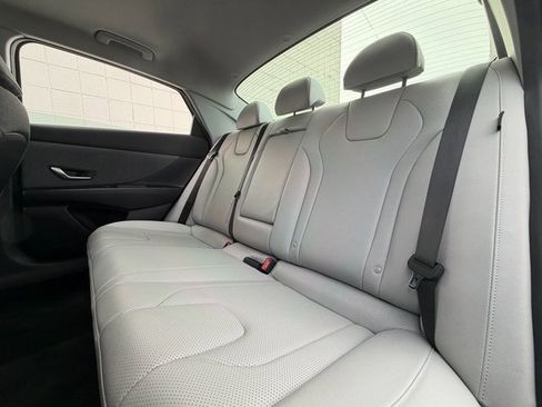 Certified 2024 Hyundai Elantra Limited image 36