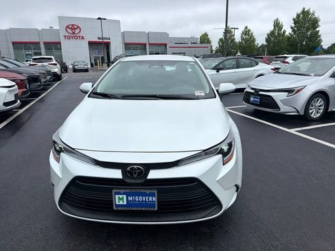 Used 2026 Toyota Corolla LE FWD image 2
