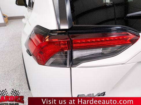 Used 2019 Toyota RAV4 XLE Premium image 9