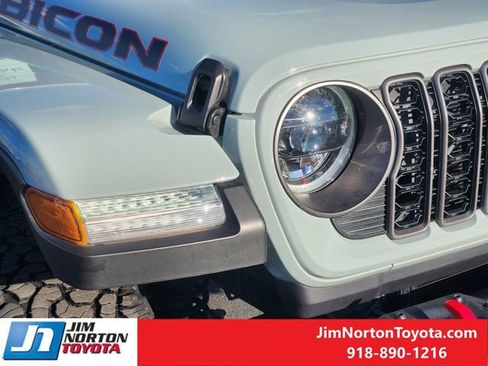 Used 2024 Jeep Wrangler Unlimited Rubicon image 10