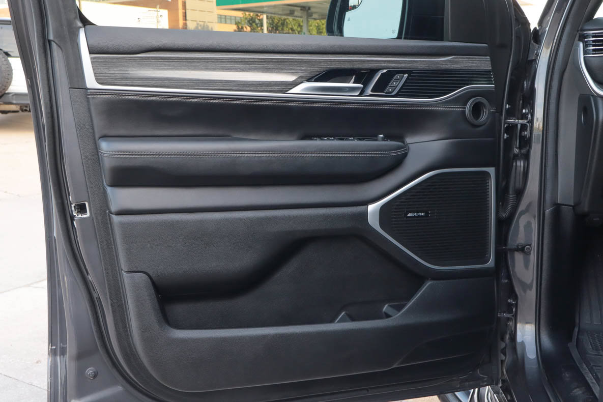 Used 2022 Jeep Wagoneer Series II w/ Convenience Group I AWD/4WD image 15
