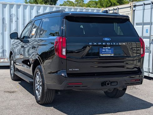 Certified 2025 Ford Expedition Active RWD image 6