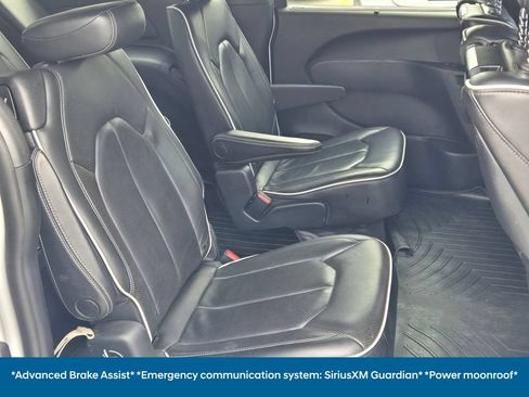 Used 2019 Chrysler Pacifica Limited w/ Advanced Safetytec Group FWD image 16