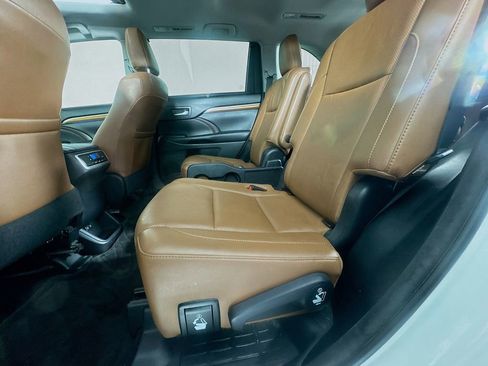Used 2018 Toyota Highlander Limited image 32