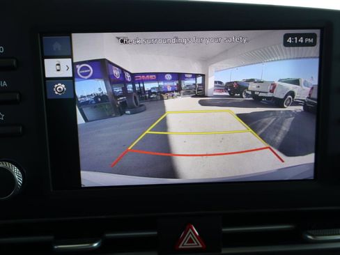 Used 2025 Hyundai Elantra SE image 23