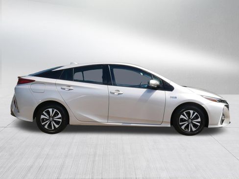 Used 2017 Toyota Prius Prime Advanced FWD image 8