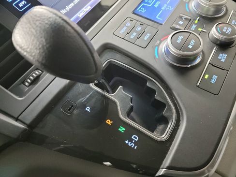 Used 2016 Toyota Sienna LE image 26