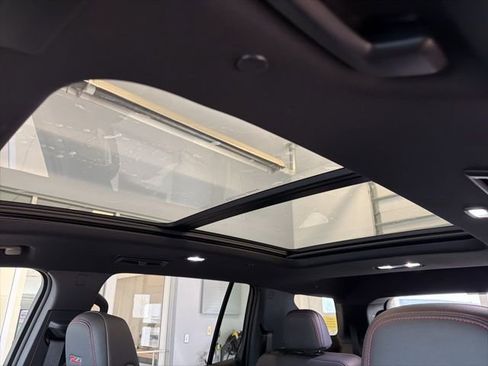 Used 2025 Chevrolet Traverse Z71 w/ Enhanced Driving Package image 2