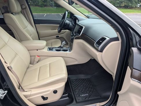 Used 2018 Jeep Grand Cherokee Limited AWD/4WD image 12