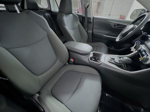 Used 2025 Toyota RAV4 LE AWD/4WD image 30