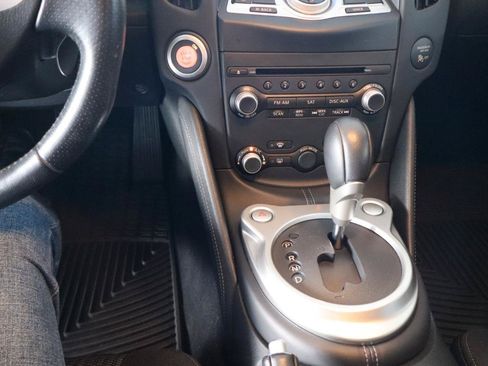 Used 2015 Nissan 370Z Coupe RWD image 25