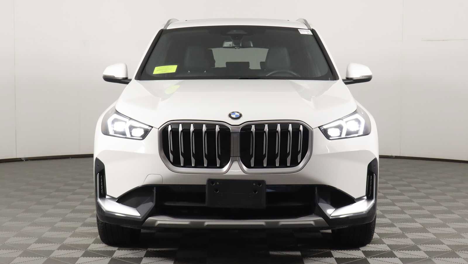 Used 2025 BMW X1 xDrive28i w/ Convenience Package AWD/4WD image 2