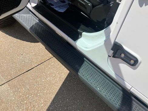 Certified 2018 Jeep Wrangler Unlimited Sahara AWD/4WD image 11