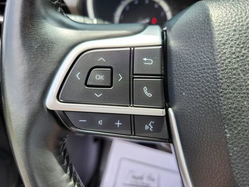 Used 2022 Toyota Highlander XLE AWD/4WD image 36