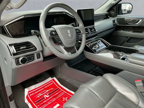 Used 2018 Lincoln Navigator Select w/ Technology Package image 11