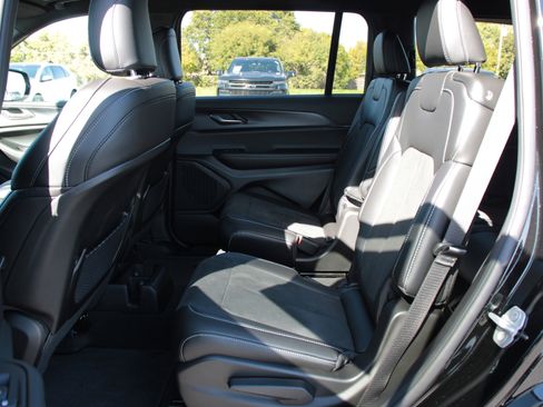 New 2025 Jeep Grand Cherokee L Altitude image 23