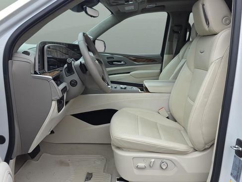 Certified 2024 Cadillac Escalade Sport Platinum w/ Heavy-Duty Trailer Package image 18