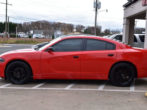 Used 2020 Dodge Charger SXT w/ Driver Convenience Group image 5