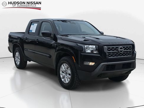 Used 2022 Nissan Frontier SV image 1