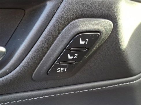 Used 2022 Toyota Venza Limited w/ Advanced Technology Package image 14