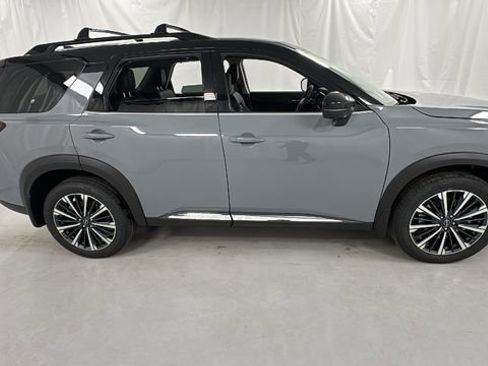 New 2026 Nissan Pathfinder Platinum image 2