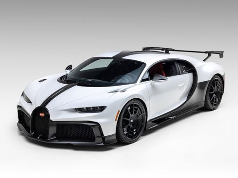 Used 2021 Bugatti Chiron Pur Sport image 2