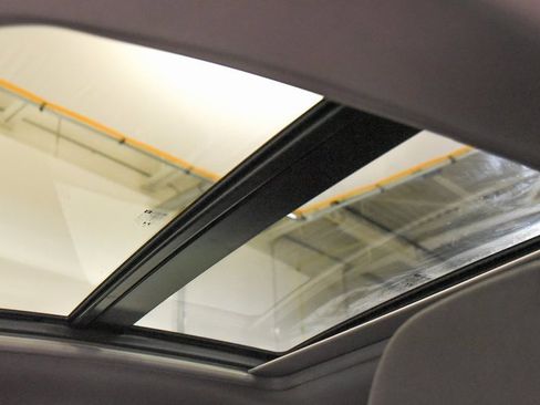 Used 2018 Chevrolet Malibu LT w/ Driver Confidence Package image 26