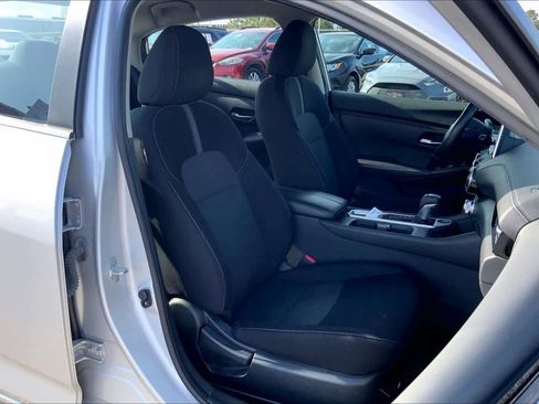 Used 2021 Nissan Sentra SV image 9