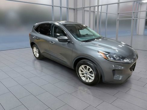 Used 2022 Ford Escape SE image 2