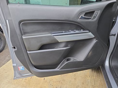 Used 2022 Chevrolet Colorado LT image 12