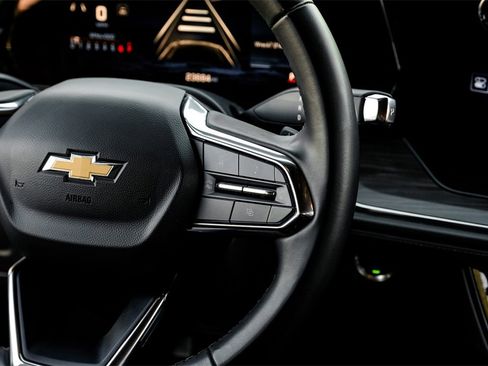 Used 2025 Chevrolet Suburban LS image 14