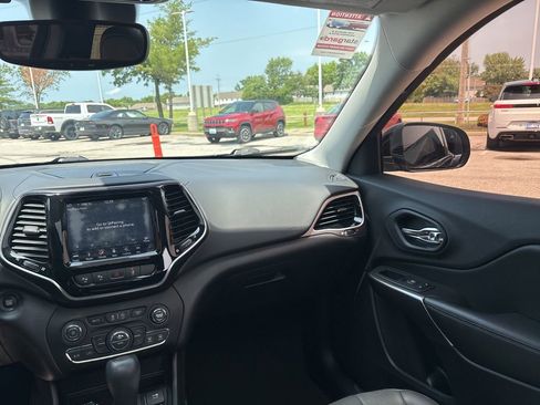 Used 2019 Jeep Cherokee Overland AWD/4WD image 47