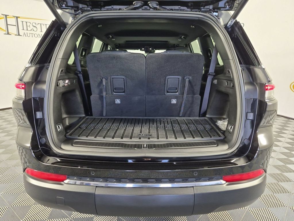 Used 2025 Jeep Grand Cherokee L Laredo w/ Luxury Tech Group I RWD image 36