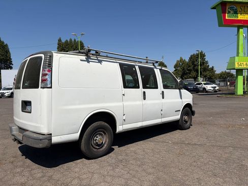 Used 2000 Chevrolet Express 2500 RWD image 3